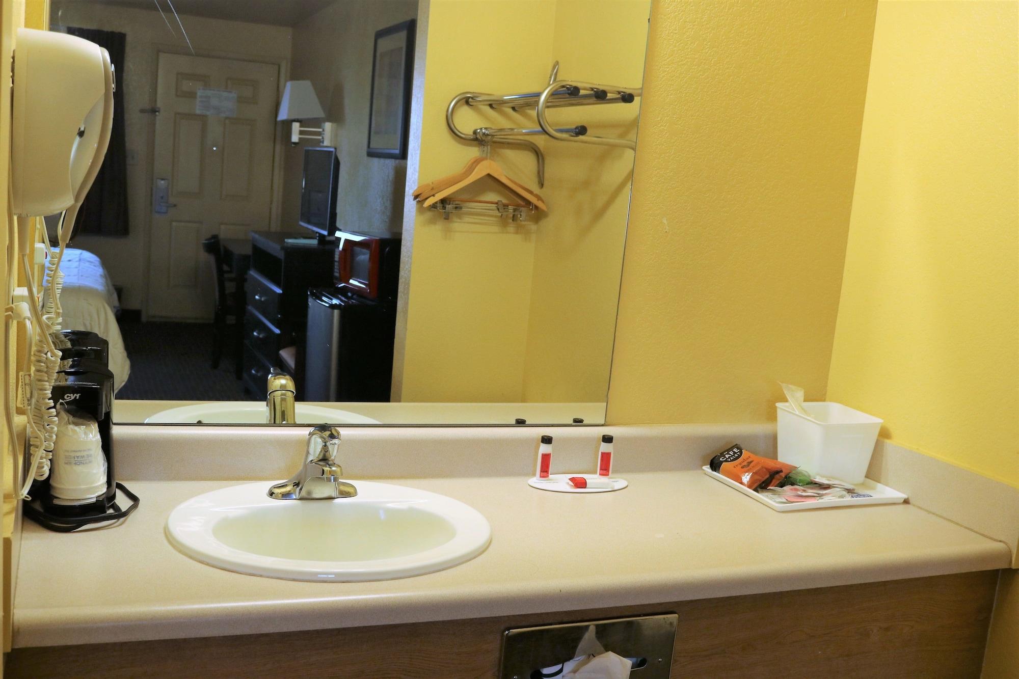 Hotel Days By Wyndham South Fresno