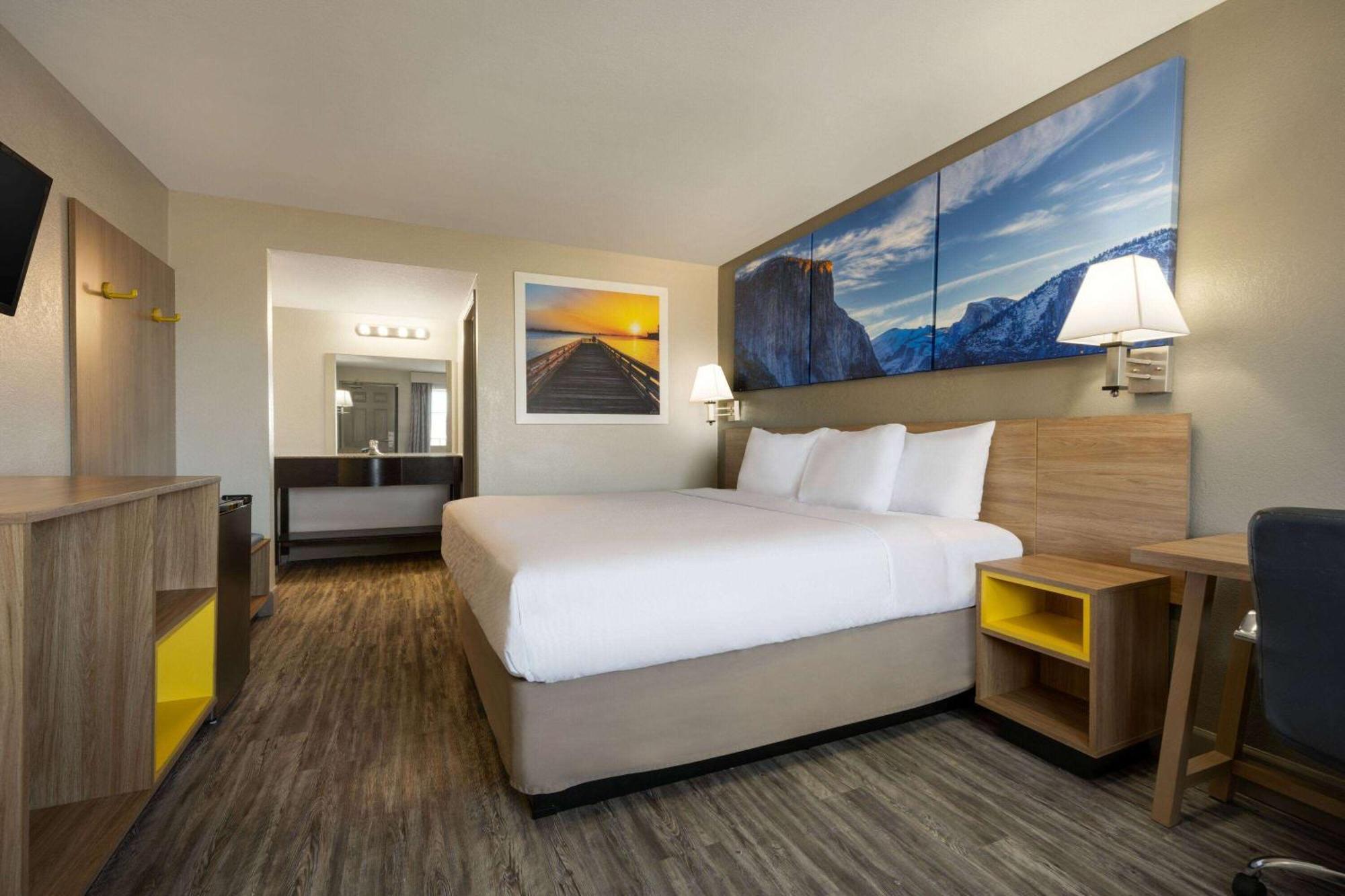 Hotel Days By Wyndham South 2*