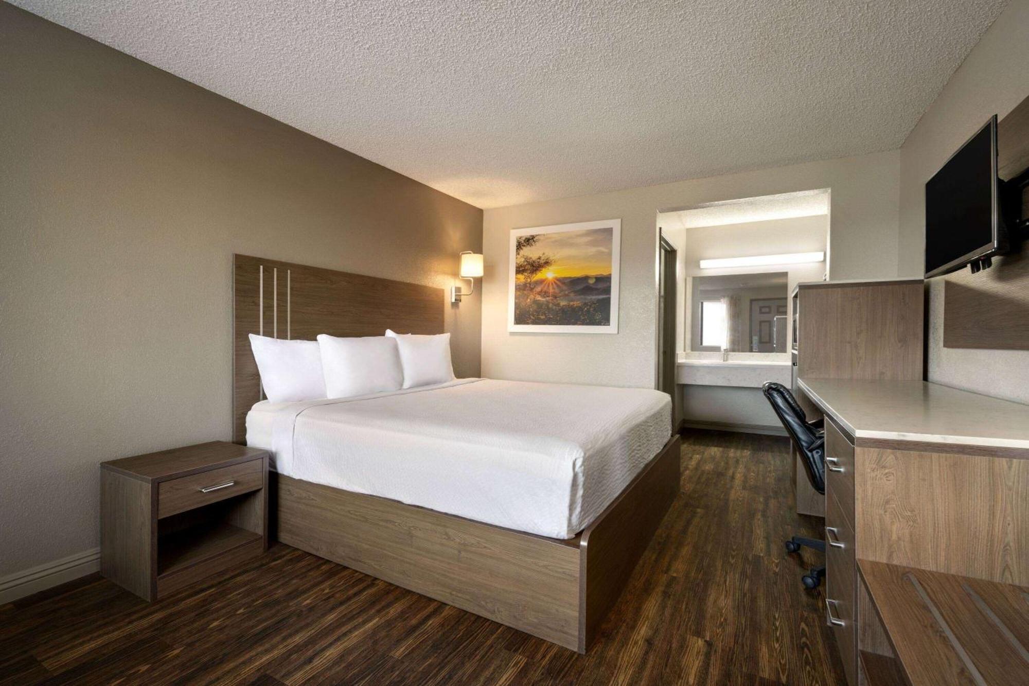 Hotel Days By Wyndham South Fresno